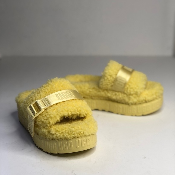 NWOB UGG Fluffita sulfur yellow fur platform slides sandals sheepskin size 6 - Picture 1 of 12